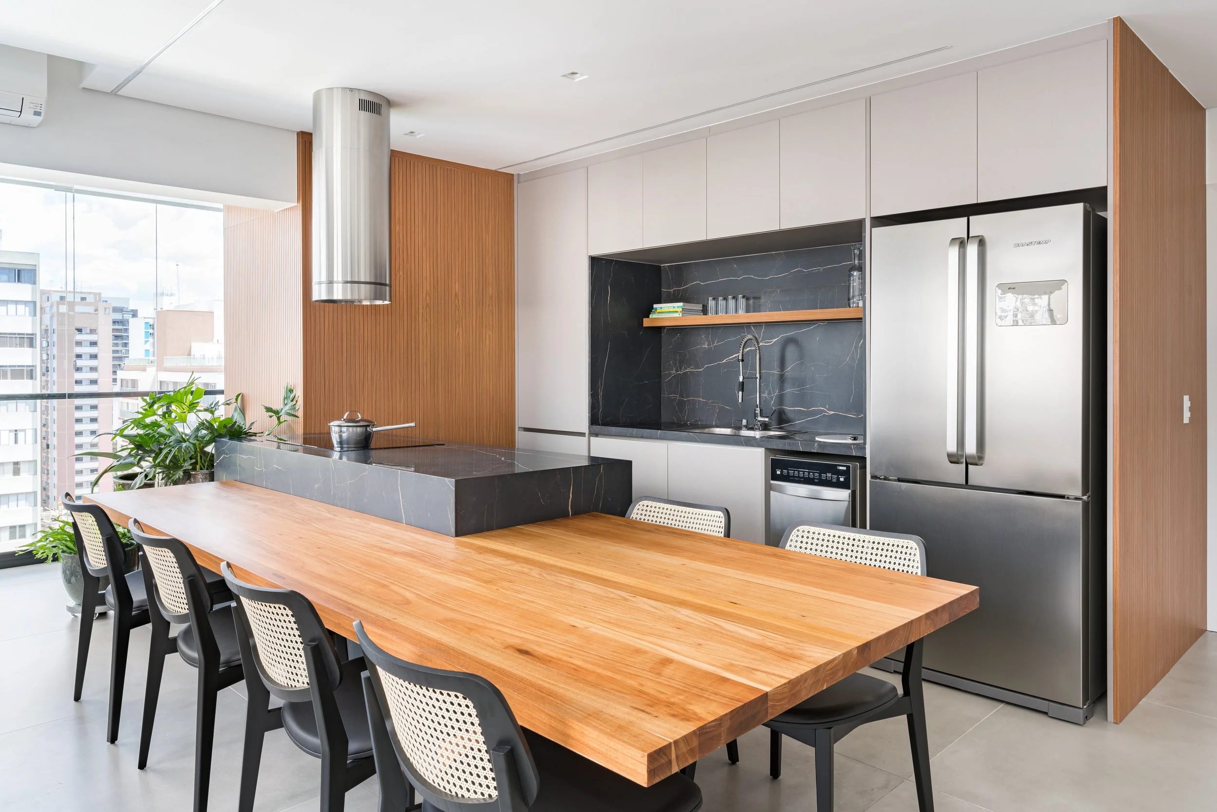 Fotografia do projeto Apartamento DB no bairro de Pinheiros — reforma e design de interiores por Lima Vari Arquitetos, São Paulo (imagem 3)