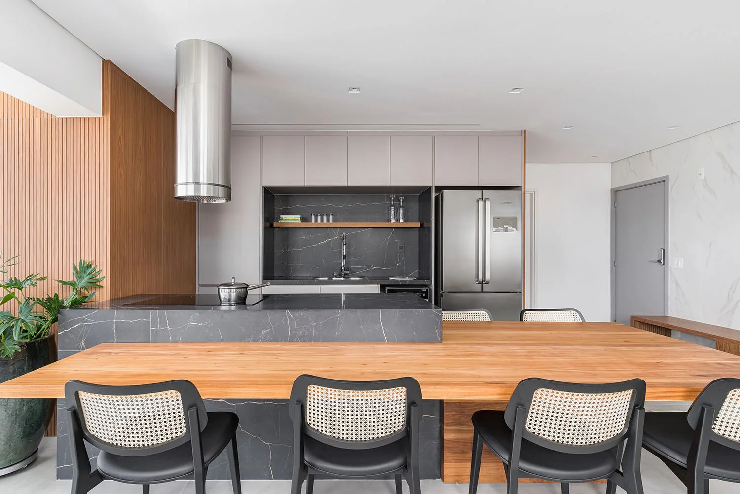 Fotografia do projeto Apartamento DB no bairro de Pinheiros — reforma e design de interiores por Lima Vari Arquitetos, São Paulo (imagem 8)