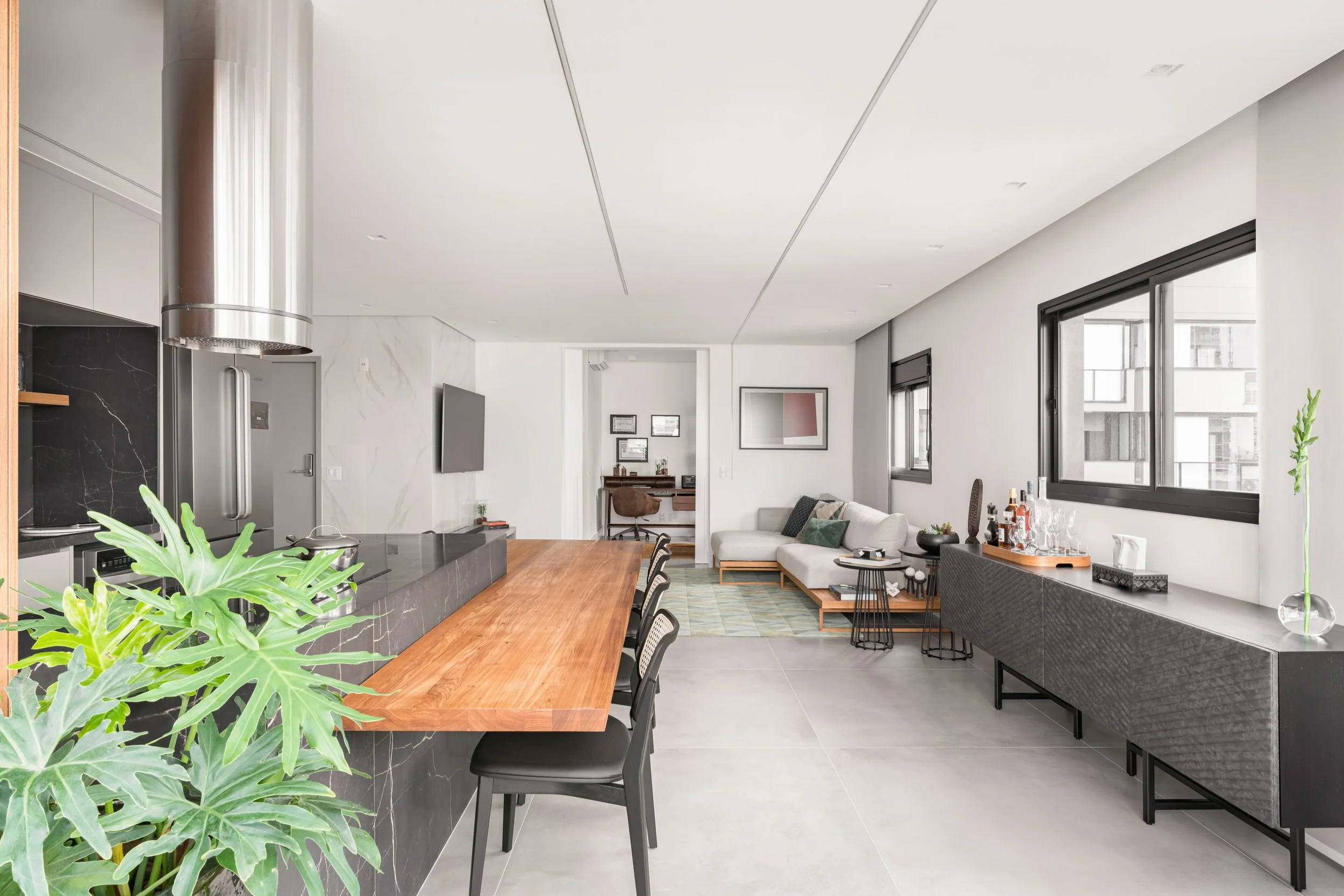 Projeto de arquitetura e interiores no bairro de Pinheiros assinado pela Lima Vari Arquitetos, São Paulo (imagem 9)